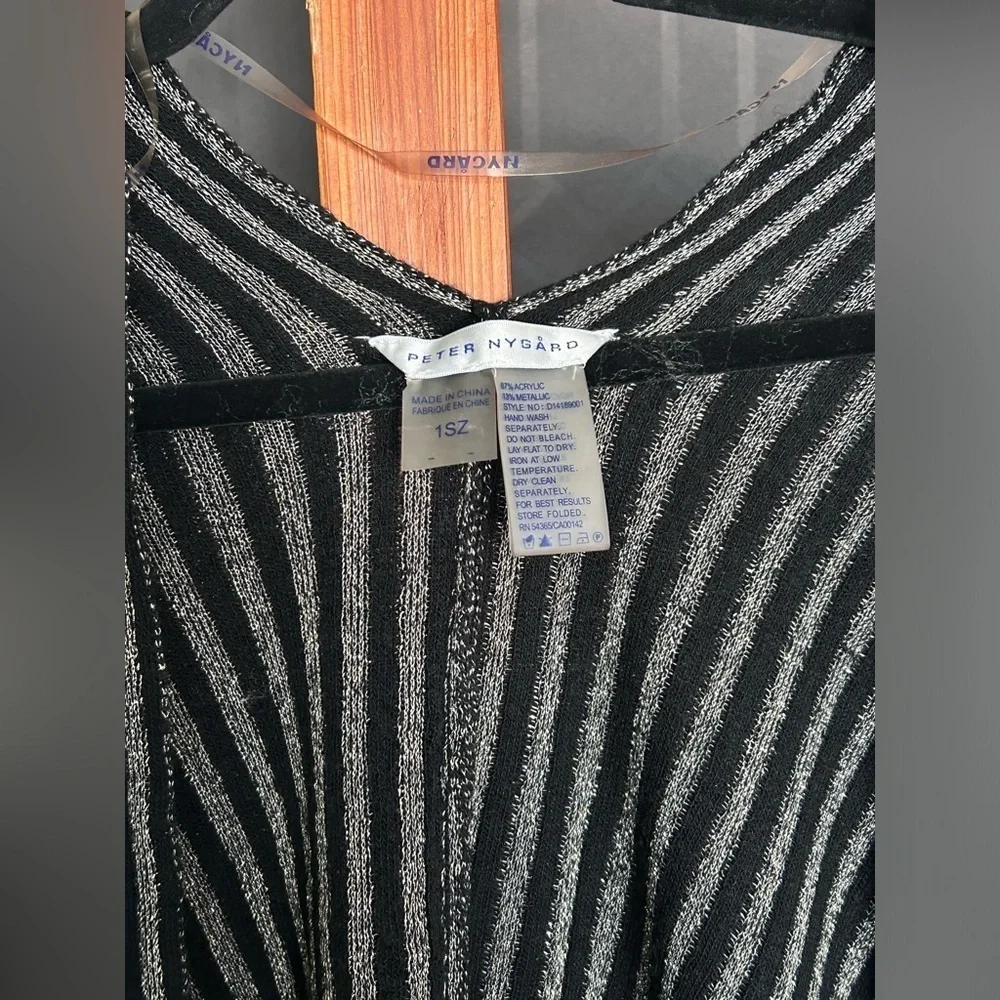 Peter Nygard Black and Gold Striped Fringe Shawl Wrap One Size - Picture 3 of 4